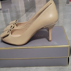 Louise etc Cie Lo-Nadia Heels Sz 9 Bisque with Gold Accents